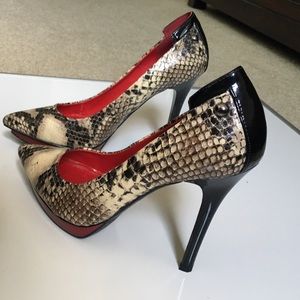 GUESS snakeskin print high heel shoes size 5